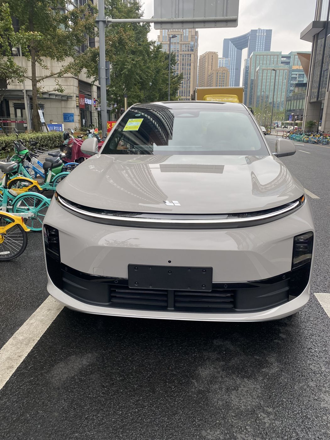 AG8旗舰厅 MEGA 高压纯电 MPV